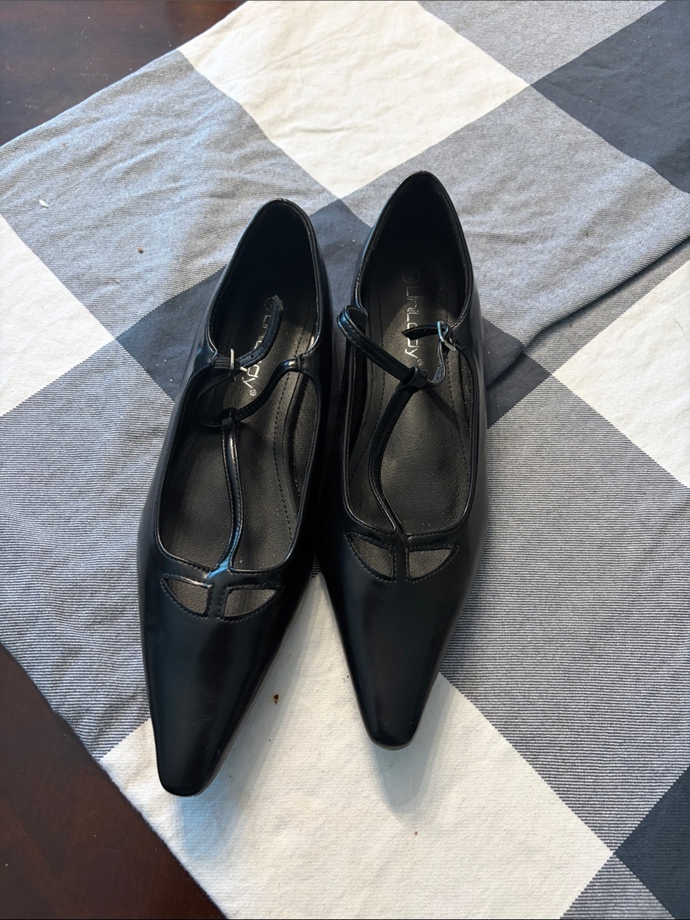 Fashion Nova Black Pointed T-Strap Flats